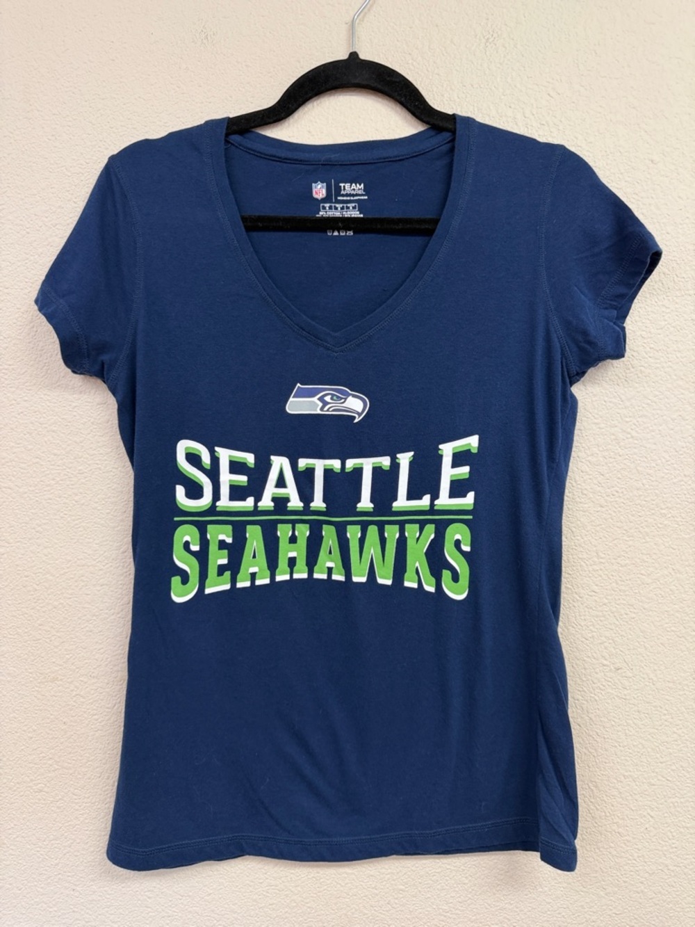 Seattle Seahawks NFL Team Apparel Women’s V-Neck Tee Size Small